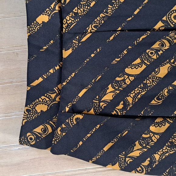 LuLaRoe Modest Elastic Waist Pockets A-Line Fit & Flare Skater Skirt (Fits S/M) - Picture 3 of 9